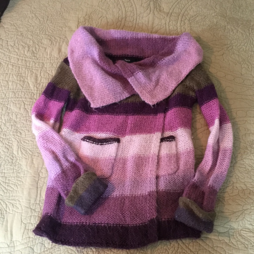 Gap sweater